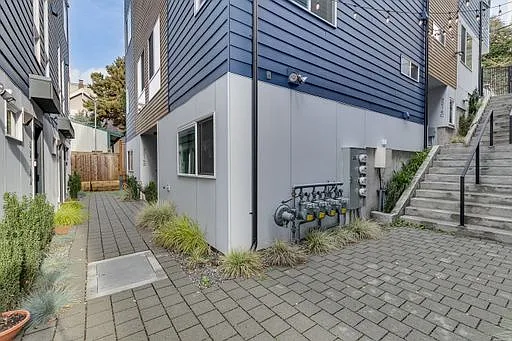 Queen Anne West Townhome with A/C Available Now! — Photo 2