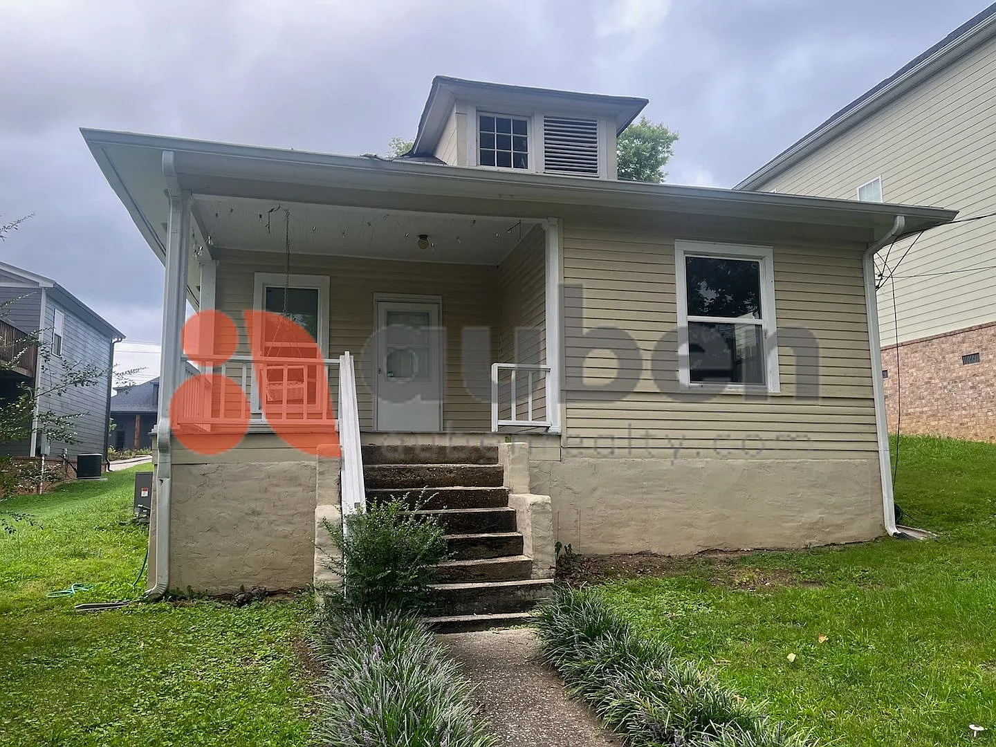 Cozy 2 Bed 1 Bath Home in Northshore! — Photo 1