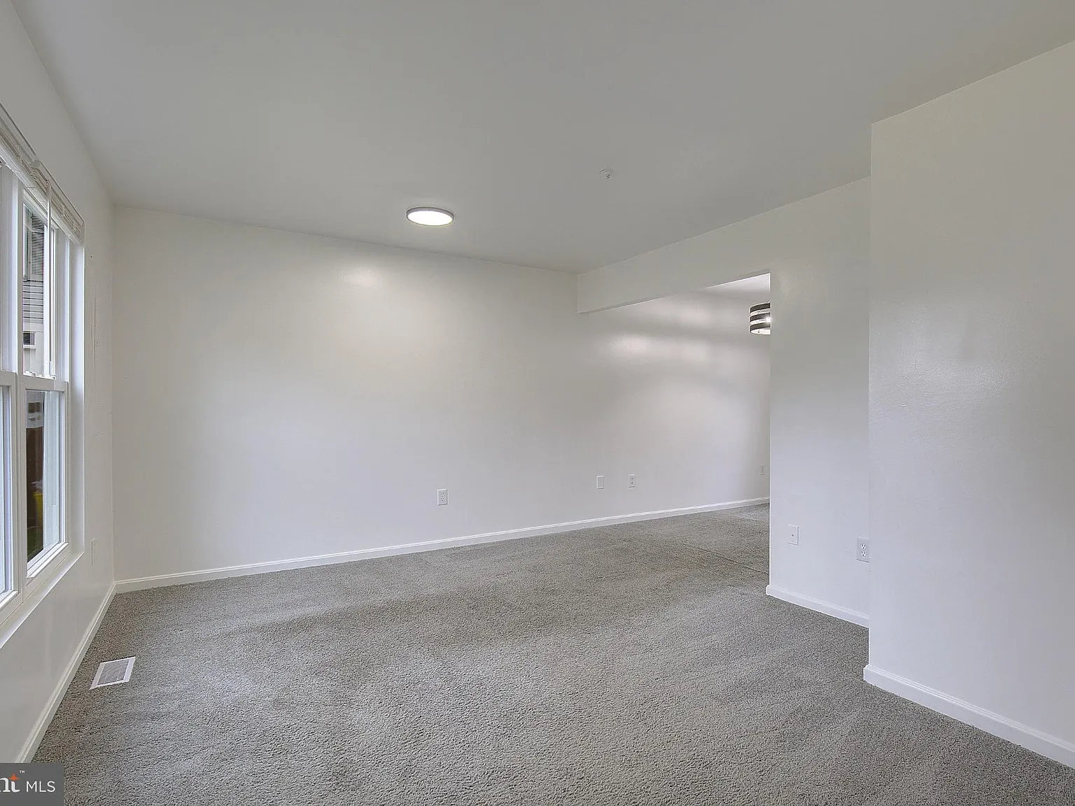3 bed, 2.0 bath, 1120 sqft, $2,450 — Photo 3
