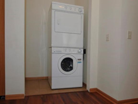 5th image of 1912 Atwood Ave #202