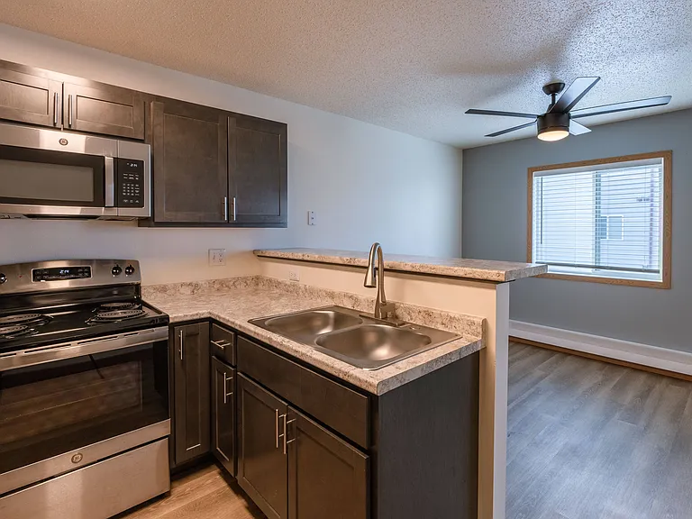 Fargo, ND Sunwood Apartments | Kitchen