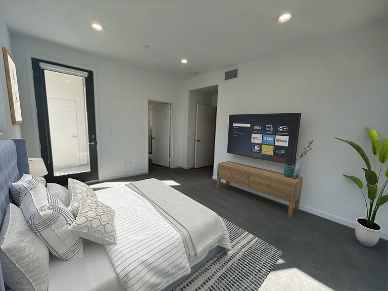 State of the Art, 2 bed 2.5 bath Luxury Condo in Ventura! — Photo 14