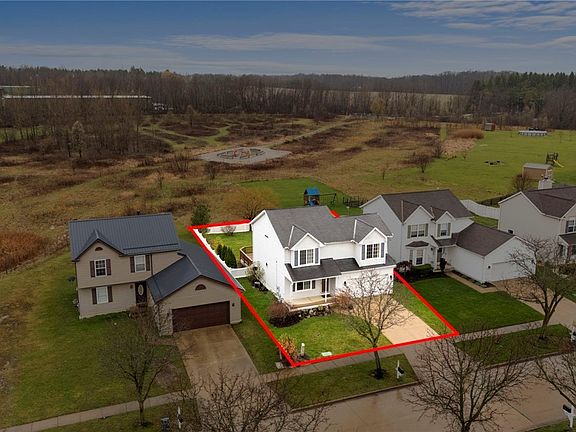 4th image of 944 Chadwick Ln