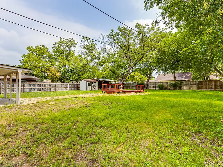 555 Patricia Dr — Photo 30