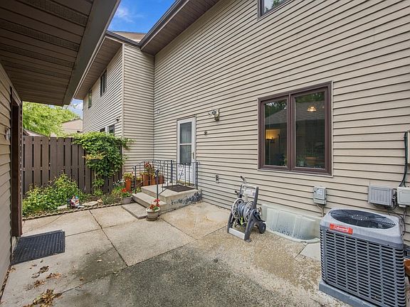 2nd image of 3232 2nd St N