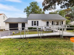 122 Harvest Dr, Rochester, NY 14626