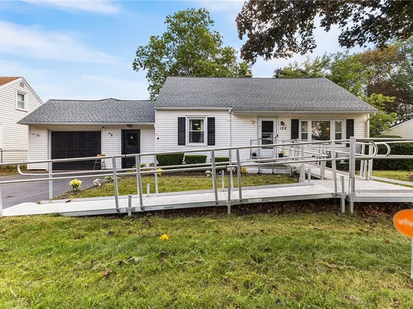 122 Harvest Dr, Rochester, NY 14626