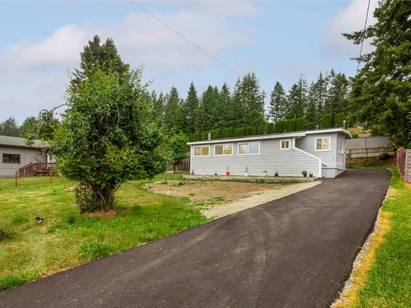 620 Meadow Ln, Brookings, OR 97415