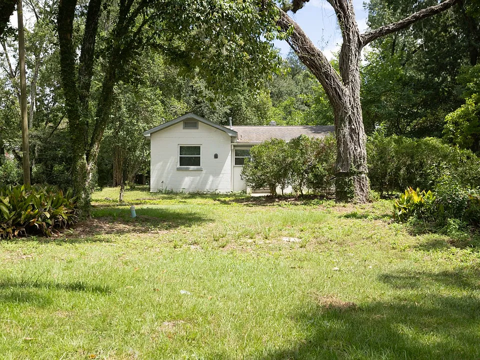 135 Columbia Dr
