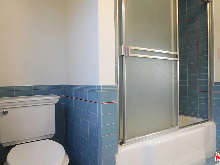 951 Masselin Ave — Photo 31