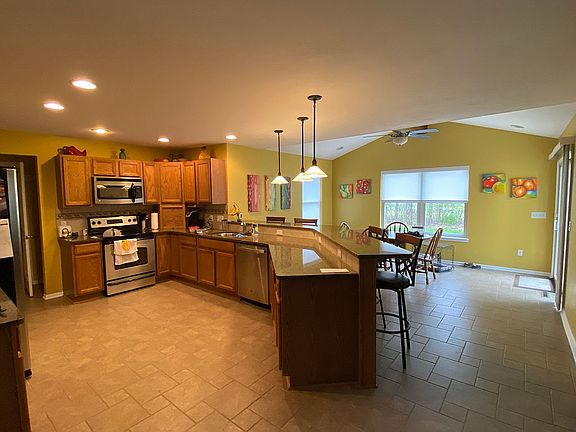 4th image of 9164 Aaron Ln #34
