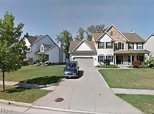 3350 Crown Pointe Dr, Stow, OH