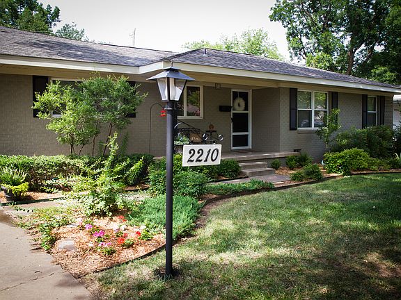 3rd image of 2210 W Arrowhead Ave