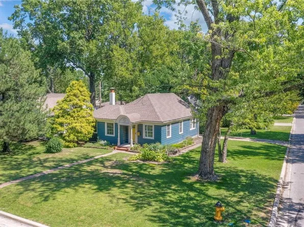 6043 Granada St, Fairway, KS 66205