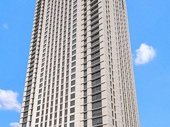 Echelon Chicago towers over Desplaines Street