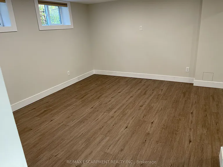 8 Alderney Ave #2 — Photo 6