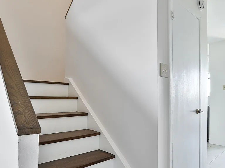 35 Sunny Glenway #302 — Photo 13