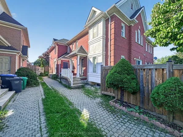 65 Shady Pine Cir, Brampton, ON L6R 1K3