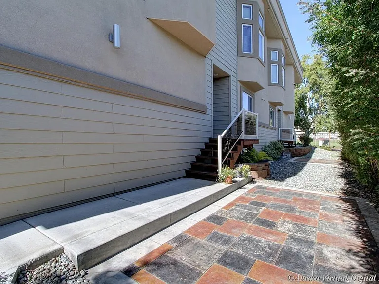 140 W 10th Ave #10 — Photo 16