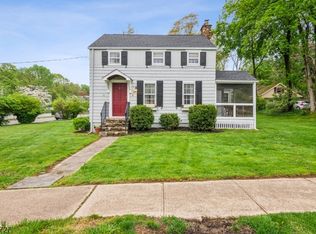 15 Lake Dr, Mendham, NJ 07945