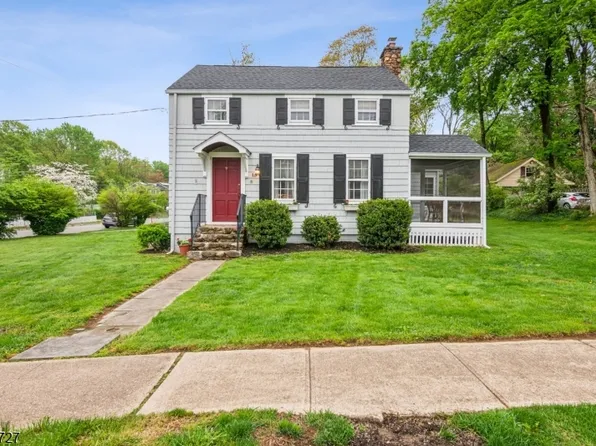 15 Lake Dr, Mendham Boro, NJ 07945