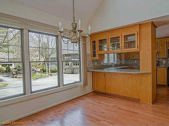 4th image of 16 Merrimac Pl #1