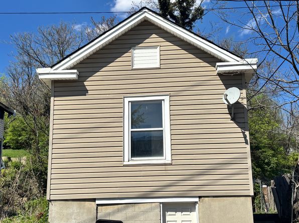 910 Leonard St