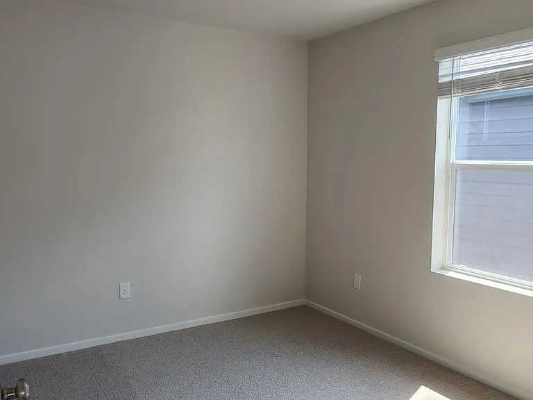 2215 Livesay Ln — Photo 22