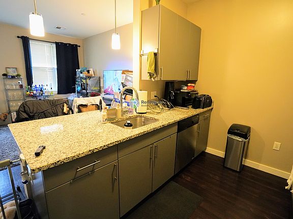 5th image of 625 McGrath Hwy #402