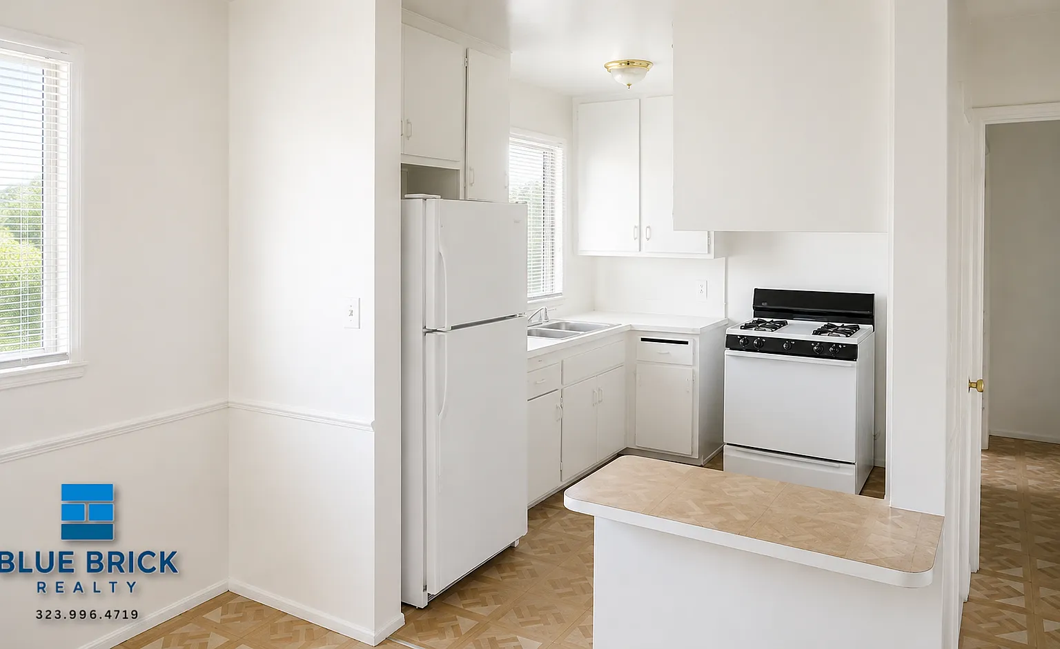 Bright 1-Bedroom with Parking & A/C Near NoHo — Photo 4