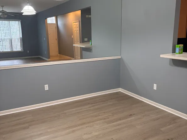 26104 Chesapeake Cir, Walled Lake, MI