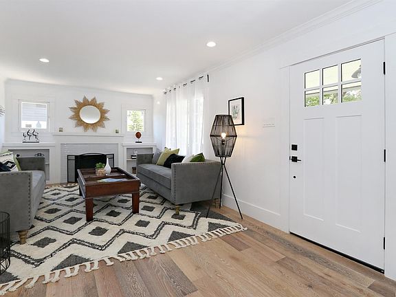 3rd image of 5002 Mount Royal Dr