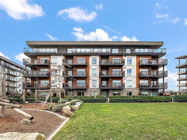 2500 Hackett Cres #402, Central Saanich, BC V8M 2B9