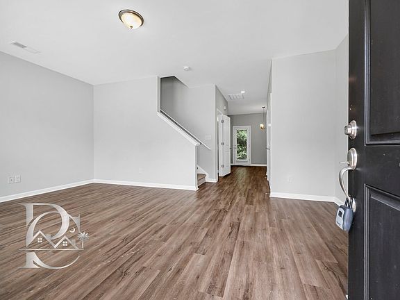 5th image of 183 Northwood St