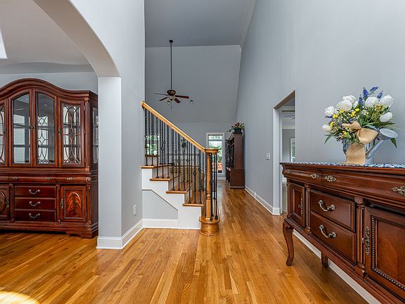 3rd image of 1564 Red Oak Ln