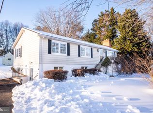 816 Utterback Store Rd, Great Falls, VA 22066