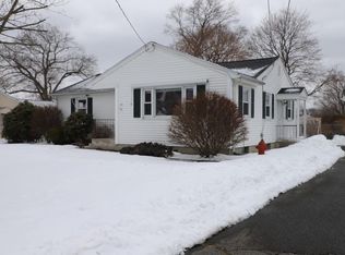 24 Ravenwood St, Springfield, MA 01119