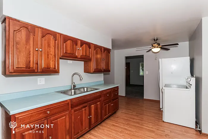 3 bed, 1.5 bath, 1436 sqft, $2,095 — Photo 3