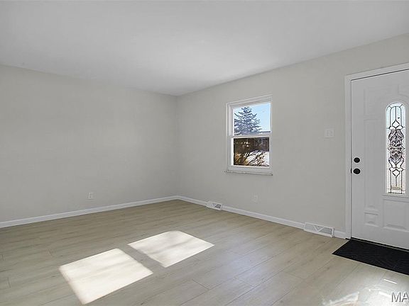 5th image of 236 Tapestry Dr