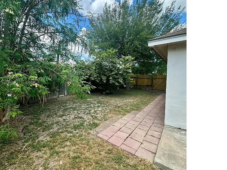 3101 Resaca Vista Dr — Photo 16