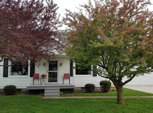 10208 Hosler Rd, Leo, IN 46765