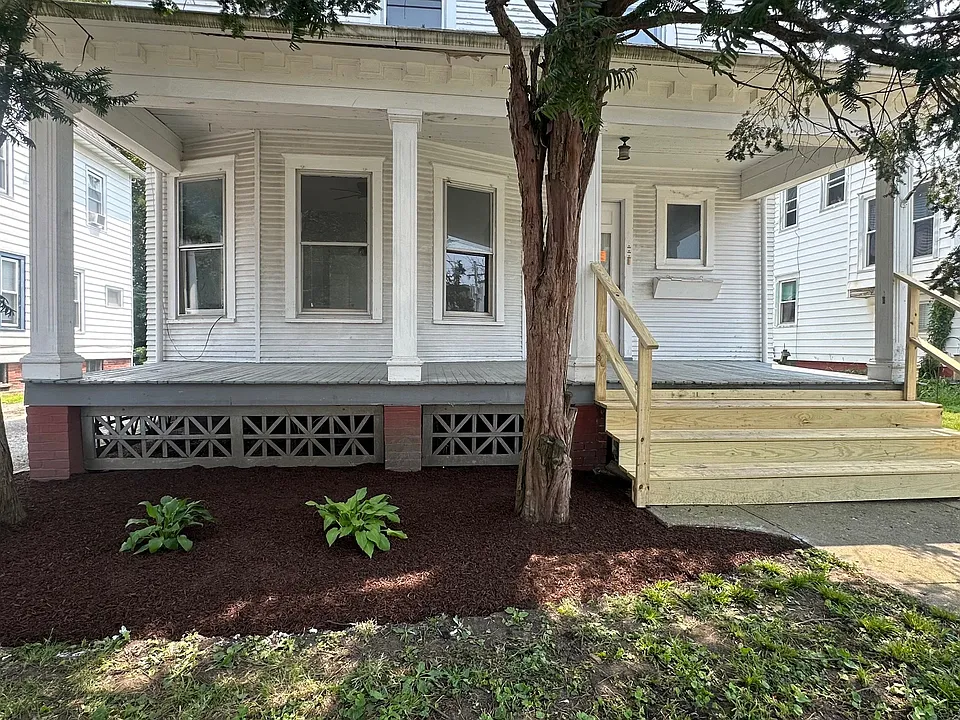 213 W John St #2