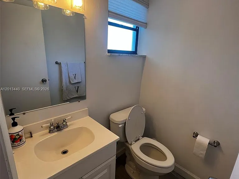 950 Euclid Ave #211 — Photo 6
