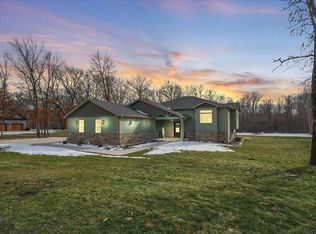 8183 Old Oak Dr, Demotte, IN 46310