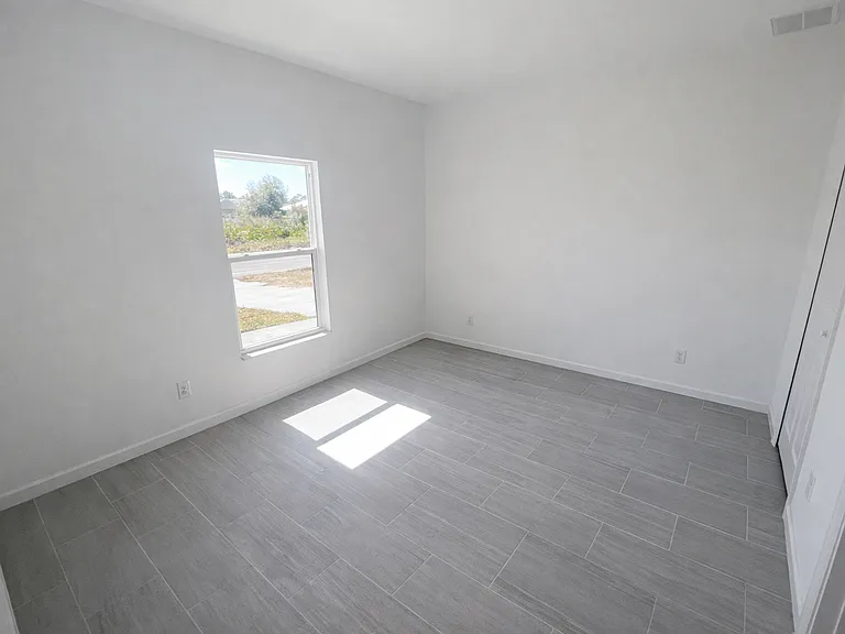 1248 Hillcrest St E — Photo 5