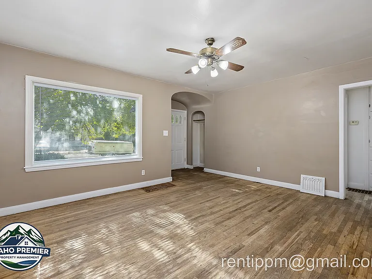 211 Walnut St — Photo 5
