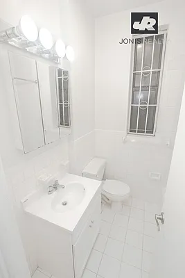 Rented by Jonis Realty | media 3