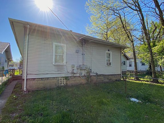 2nd image of 940 N Bradley Ave
