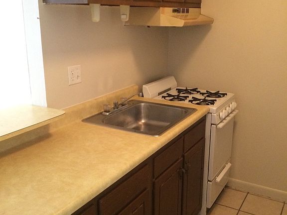 2nd image of 300 S Boulevard APT 6