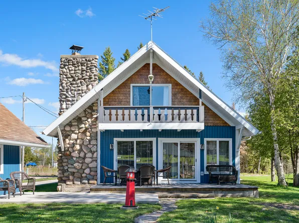 3140 Mingo Trl, Indian River, MI 49749